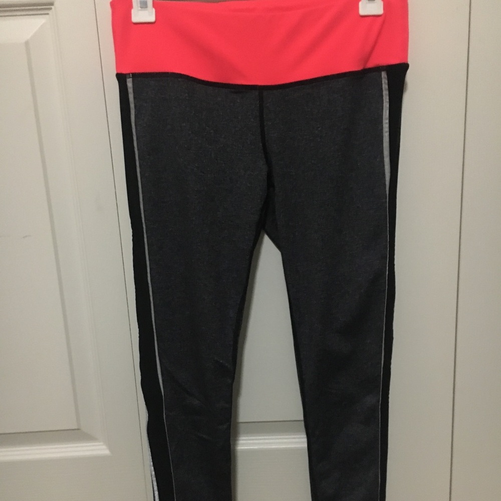 GapFit small grey-black leggings